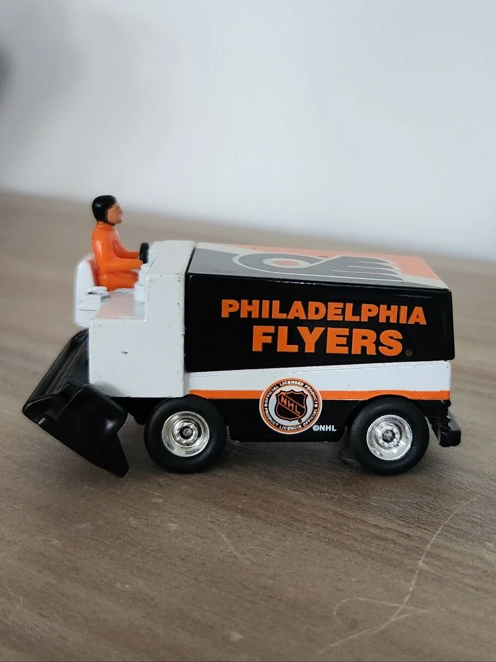 🏒 VINTAGE Philadelphia Flyers NHL Zamboni Die-Cast - Retro 90s! 🧡 Sports Fan